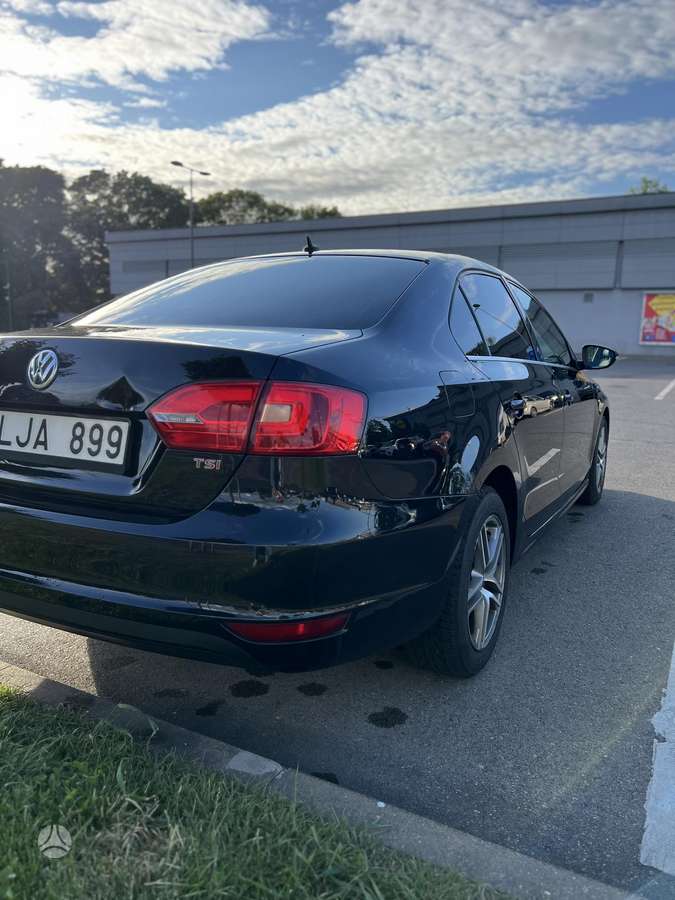 Volkswagen Jetta - 8