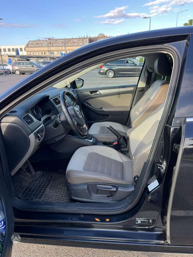 Volkswagen Jetta - 9
