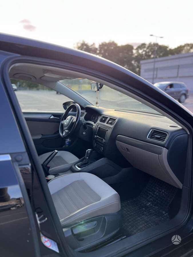 Volkswagen Jetta - 10