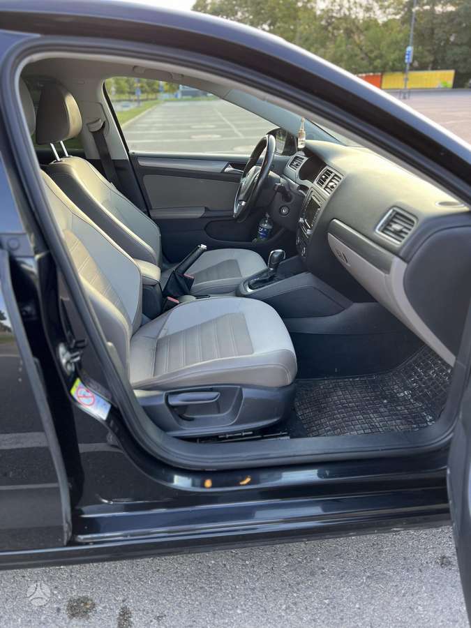 Volkswagen Jetta - 11