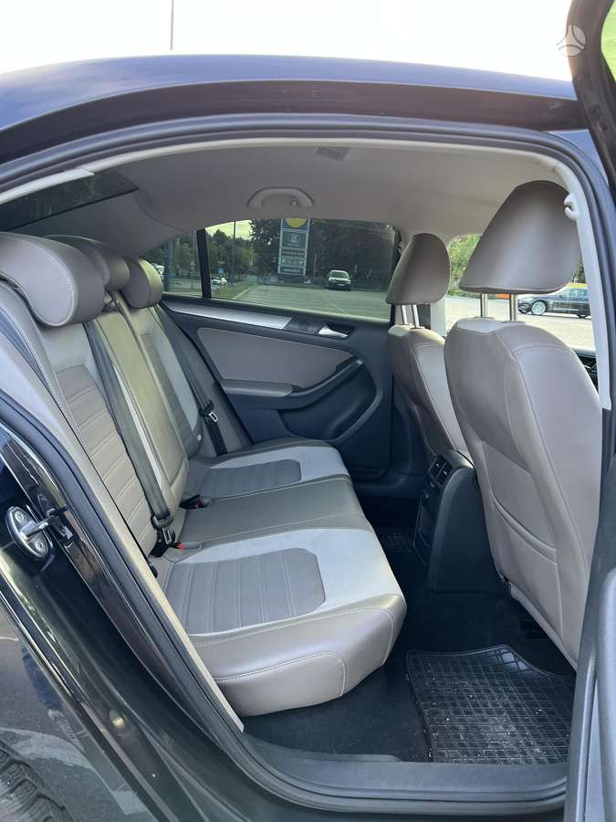 Volkswagen Jetta - 12