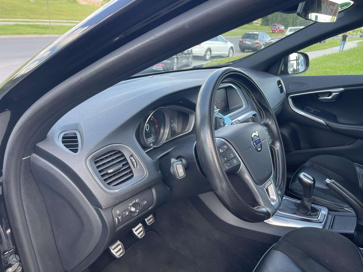 Volvo V40, 2.0 l., hatchback