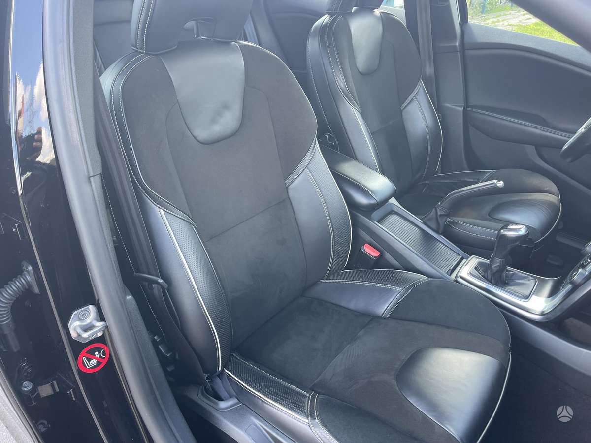 Volvo V40, 2.0 l., hatchback