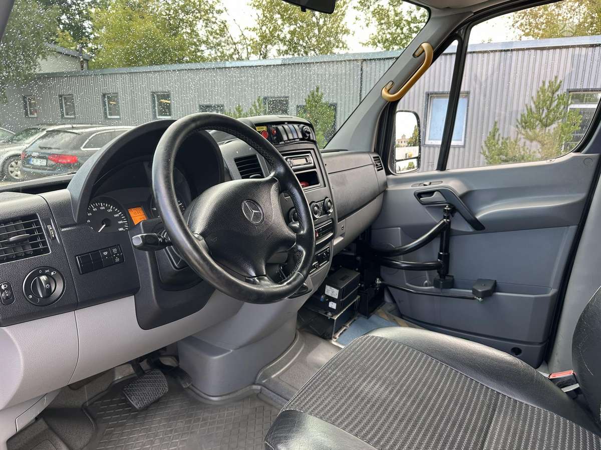 Mercedes-Benz Sprinter, passenger minibus