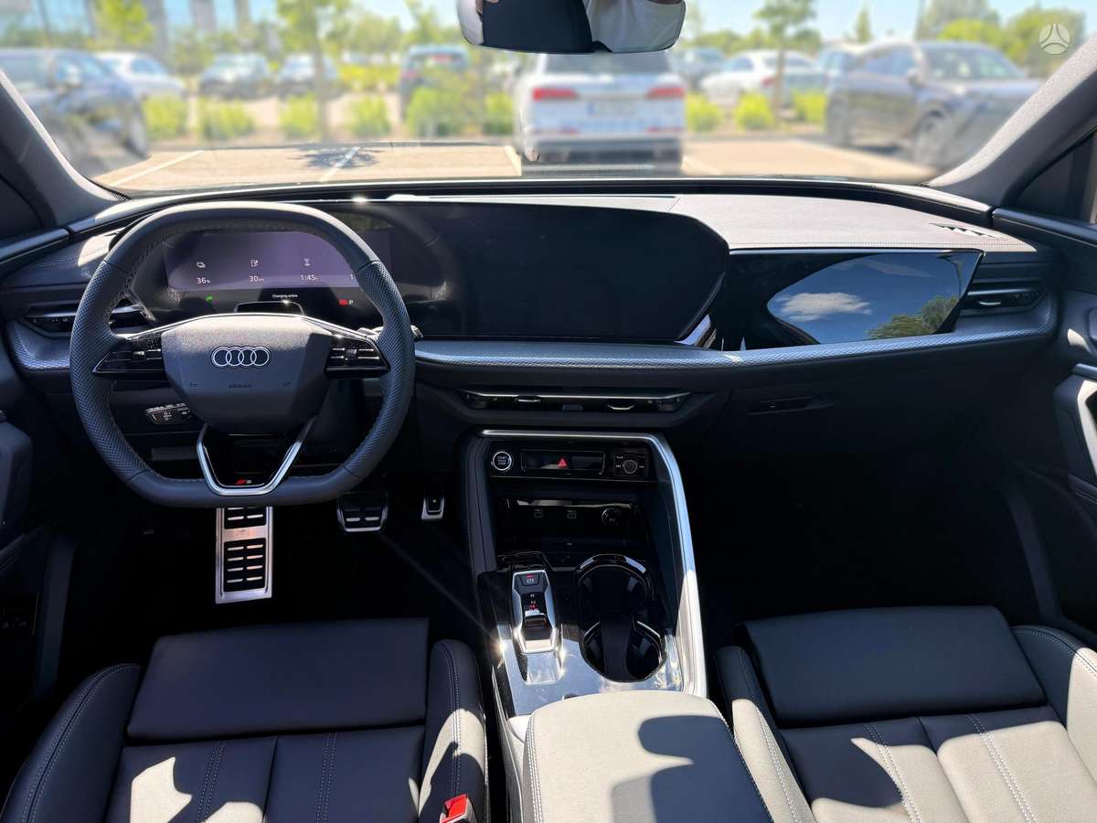 Audi Q5, 2.0 l., off-road / crossover