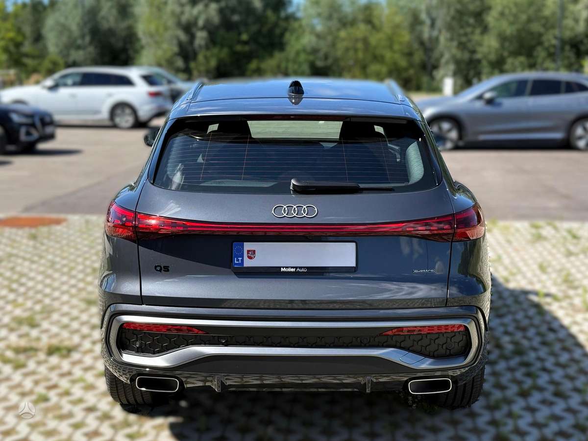 Audi Q5, 2.0 l., off-road / crossover