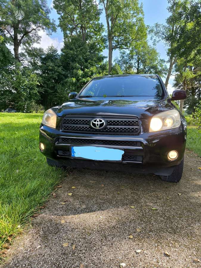 Toyota RAV4 - 1