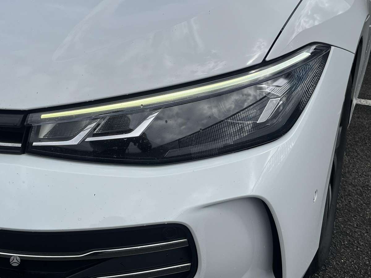 Volkswagen Passat - 4