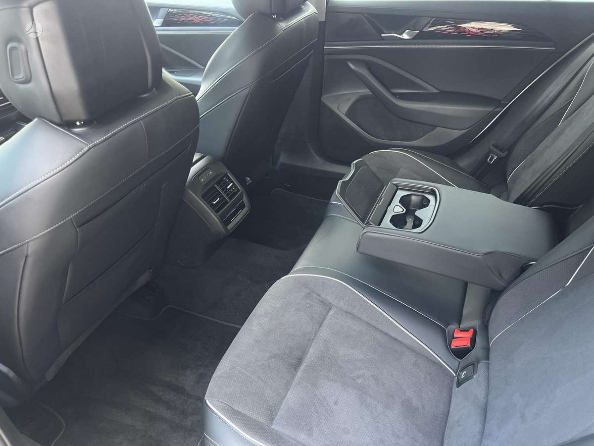 Volkswagen Passat - 11