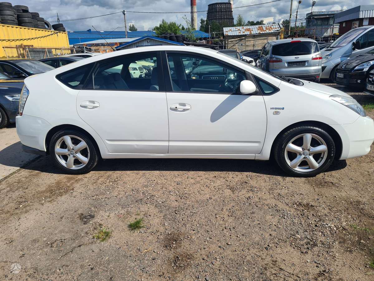 Toyota Prius - 2