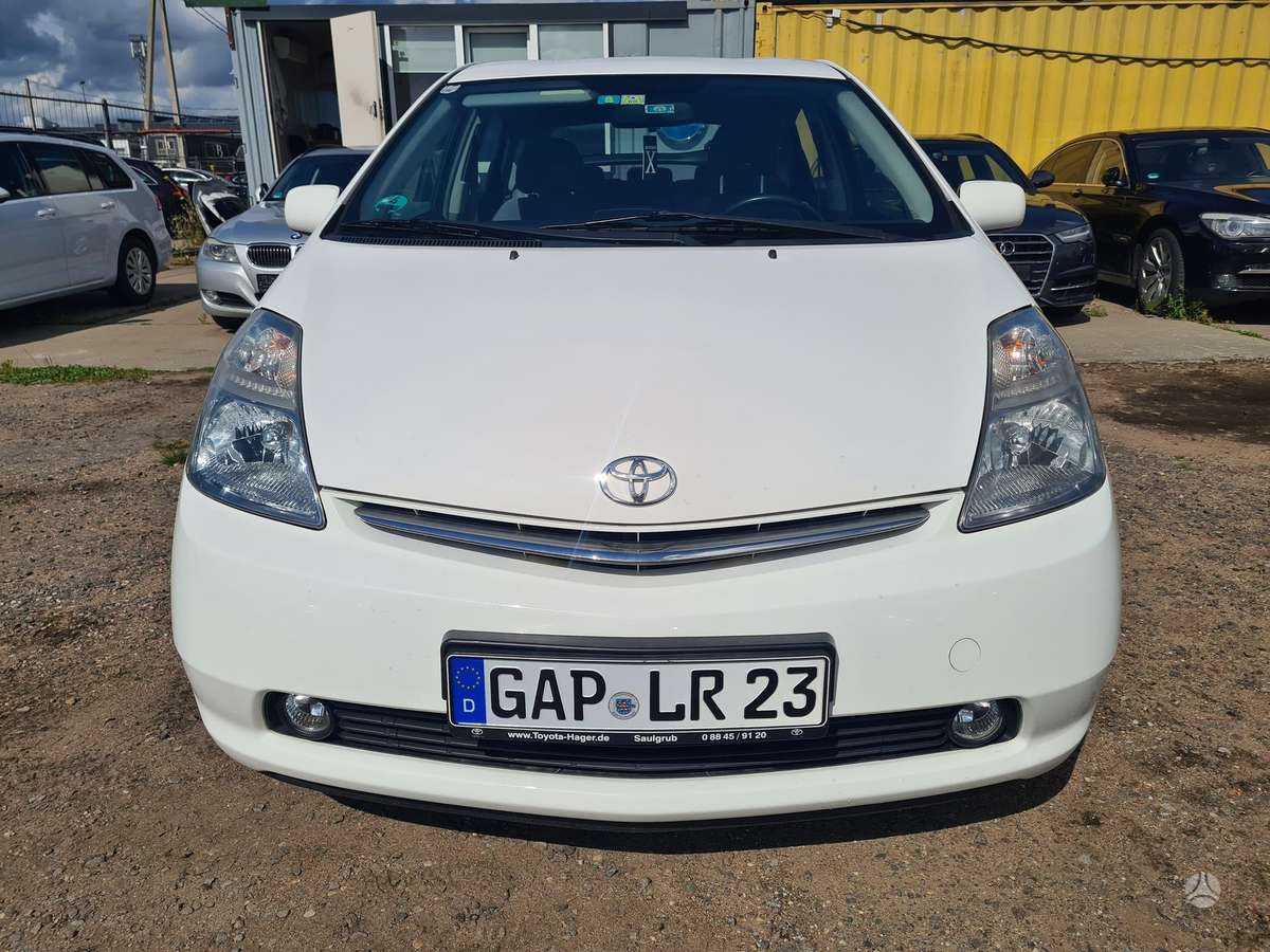 Toyota Prius - 4