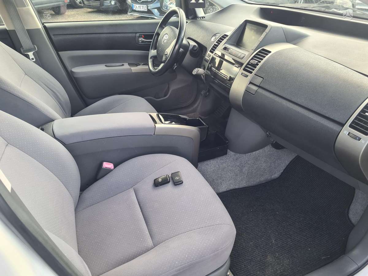 Toyota Prius - 12