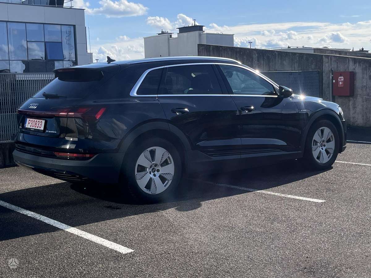 Audi e-tron, 95 kWh, off-road / crossover