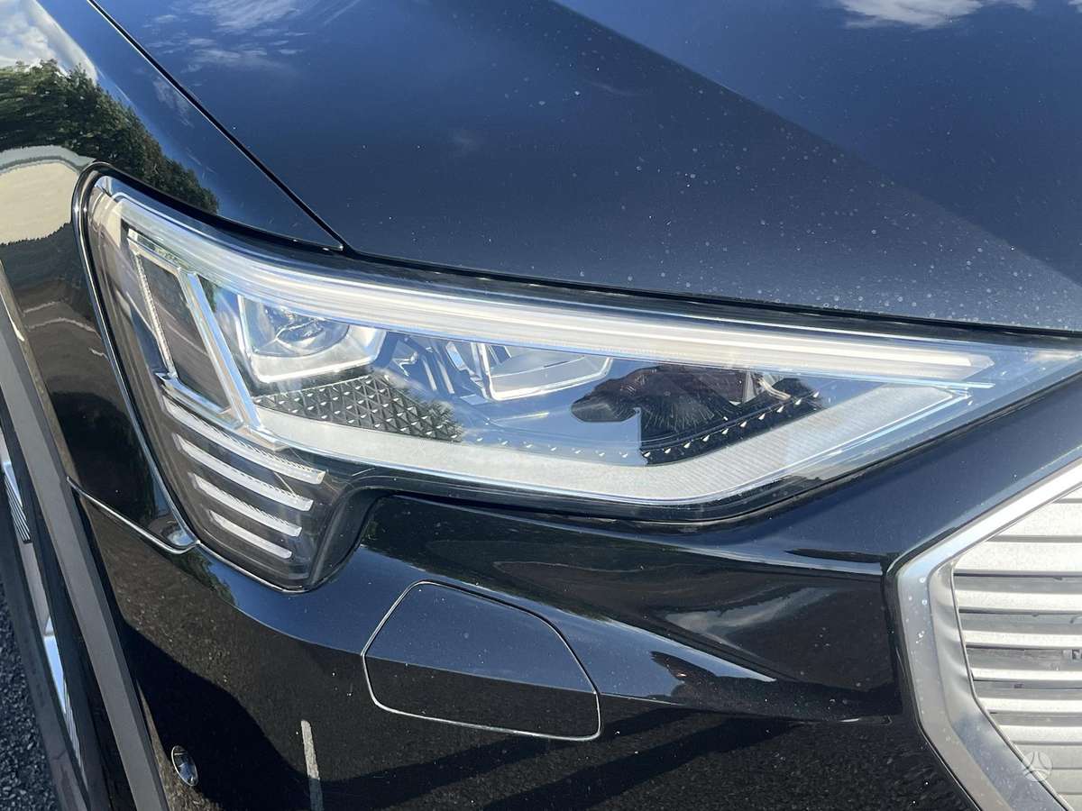 Audi e-tron, 95 kWh, off-road / crossover