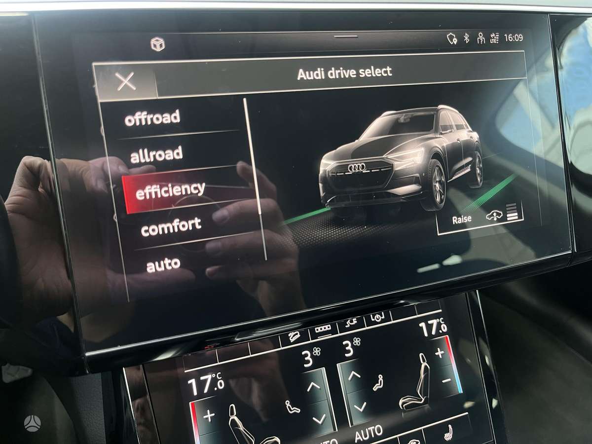 Audi e-tron, 95 kWh, off-road / crossover