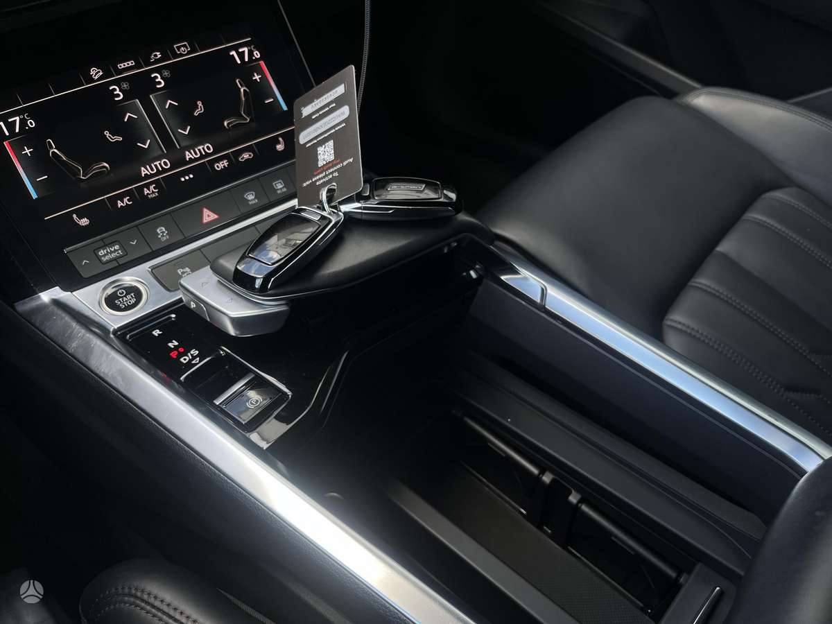 Audi e-tron, 95 kWh, off-road / crossover