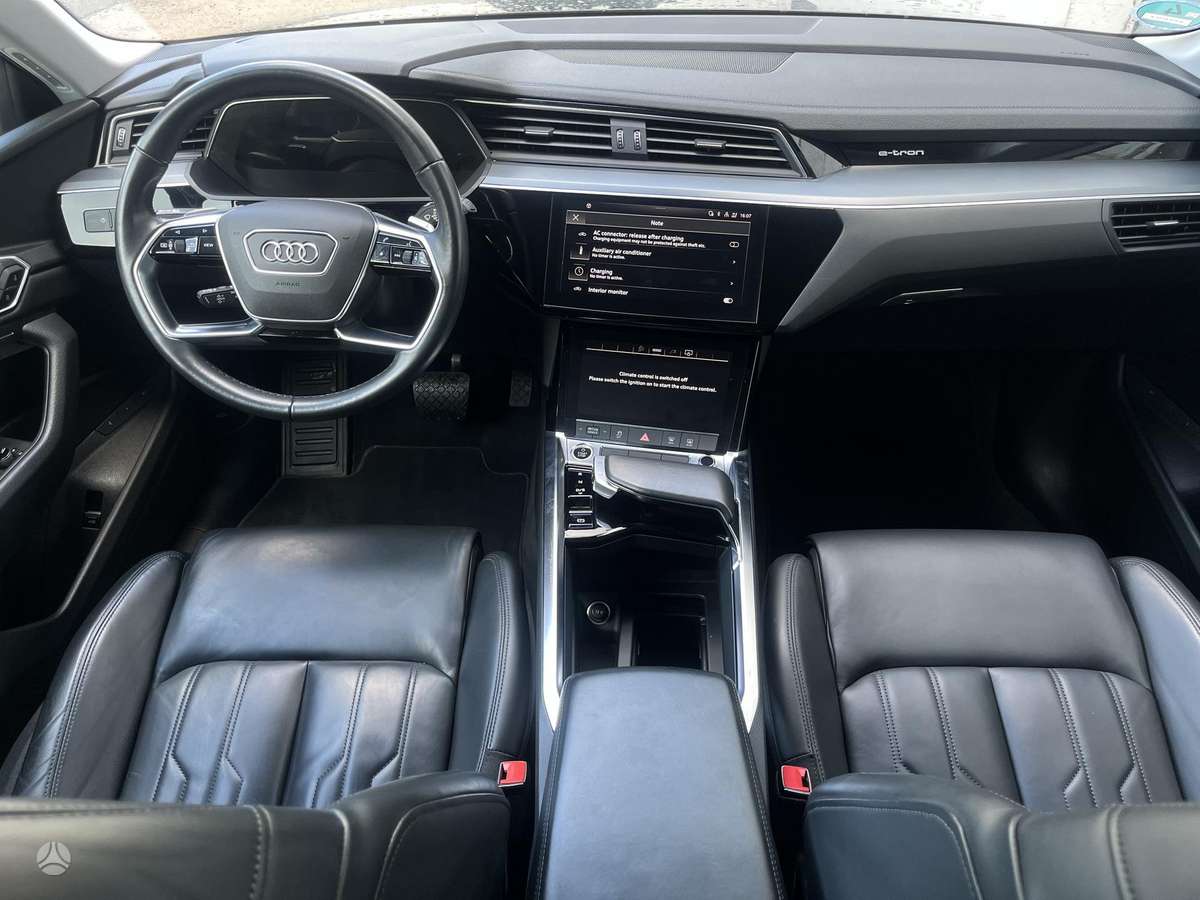 Audi e-tron, 95 kWh, off-road / crossover