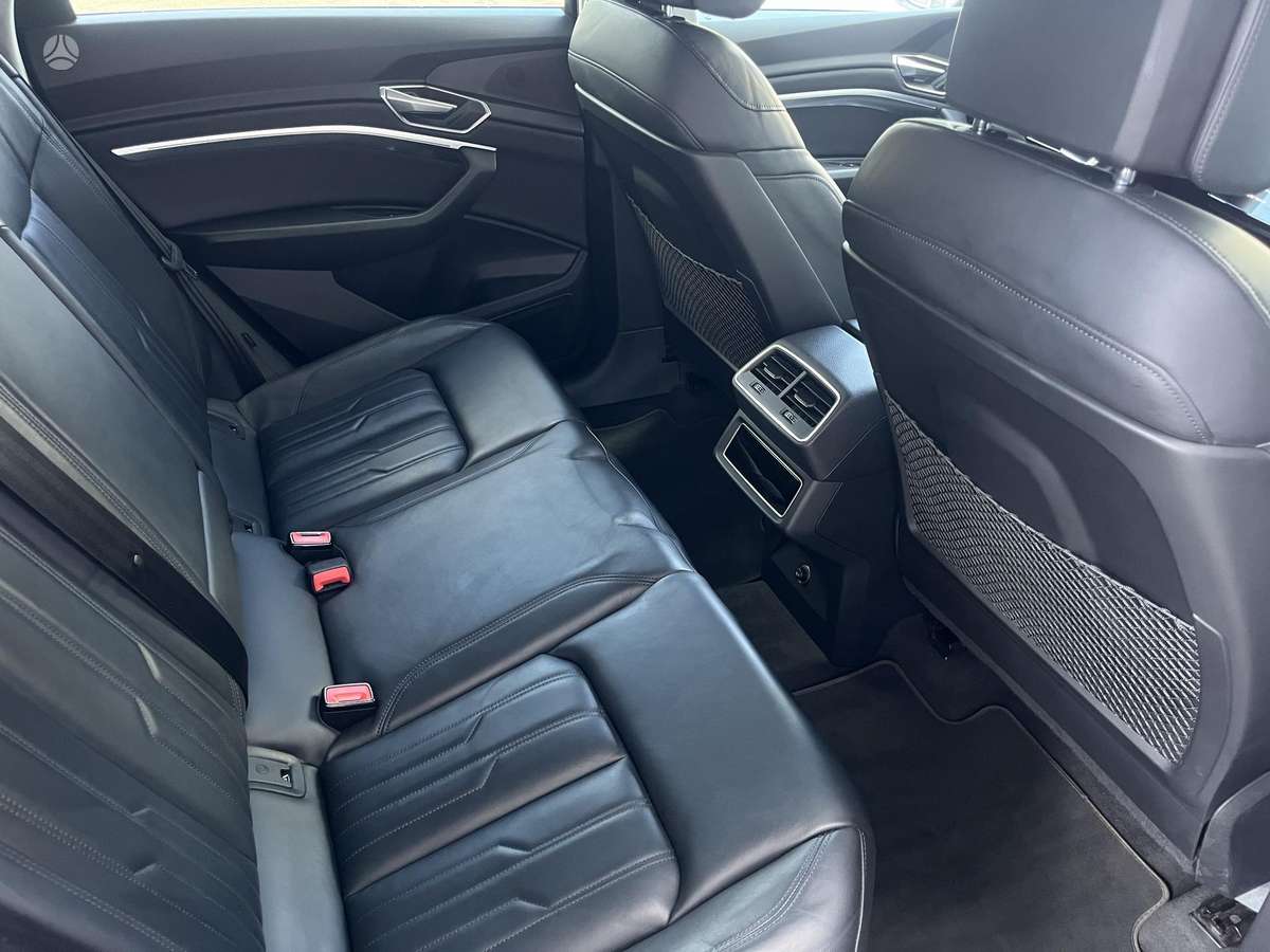 Audi e-tron, 95 kWh, off-road / crossover