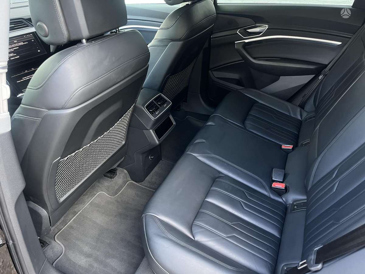 Audi e-tron, 95 kWh, off-road / crossover
