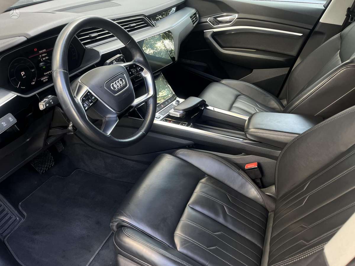 Audi e-tron, 95 kWh, off-road / crossover