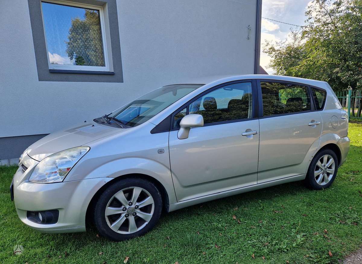Toyota Corolla Verso - 1