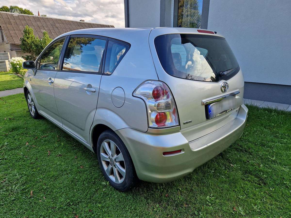 Toyota Corolla Verso - 3