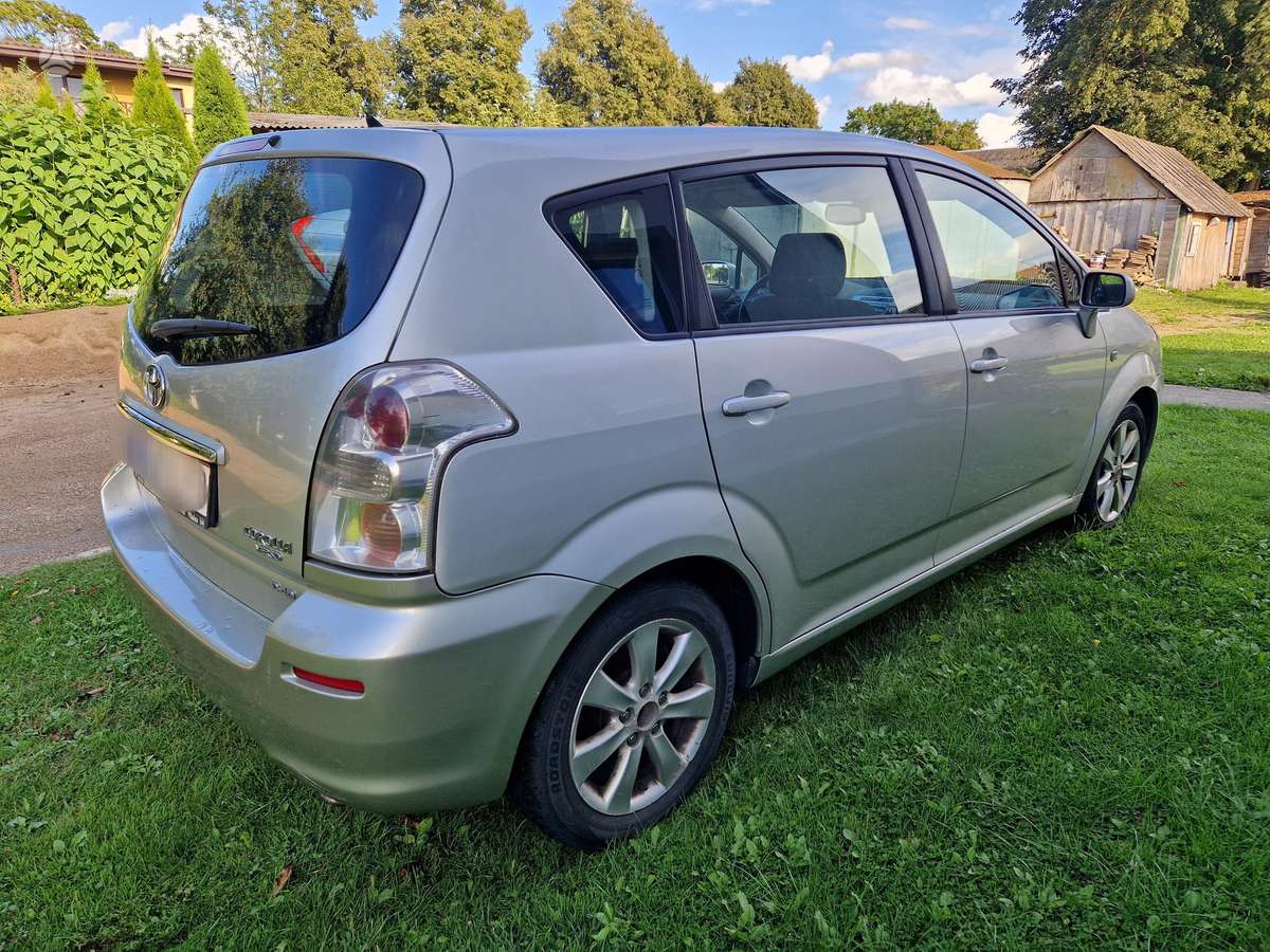 Toyota Corolla Verso - 4
