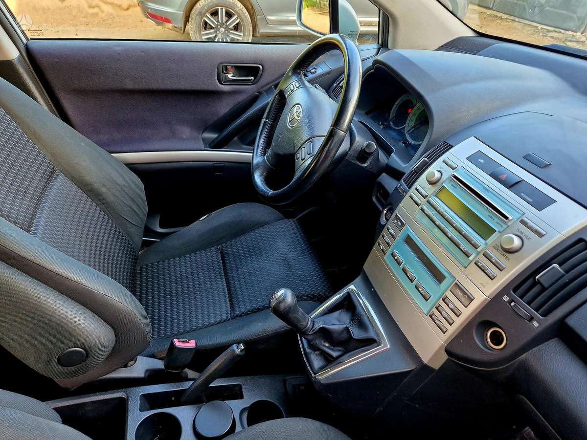 Toyota Corolla Verso - 8