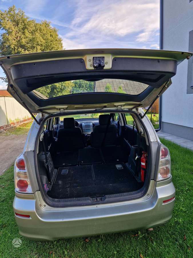 Toyota Corolla Verso - 9