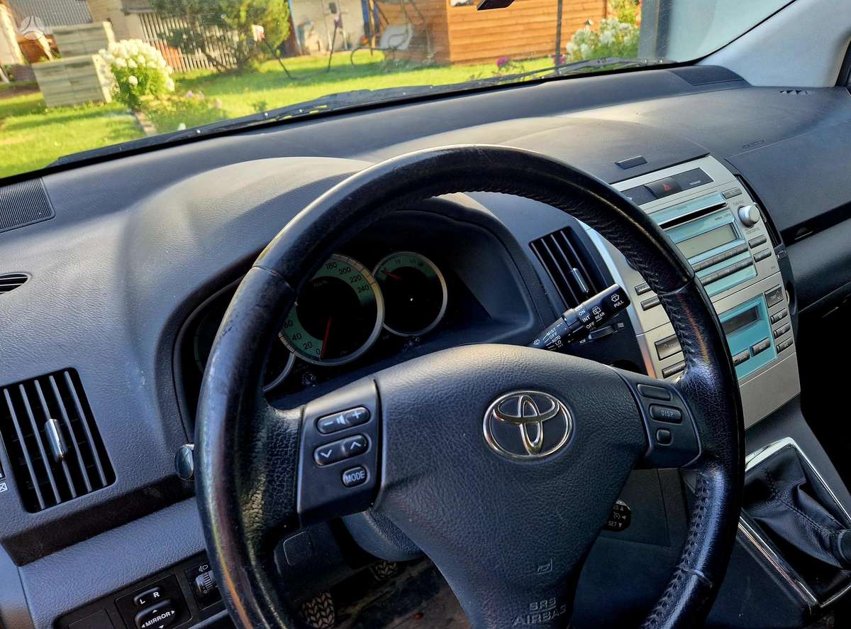 Toyota Corolla Verso - 10