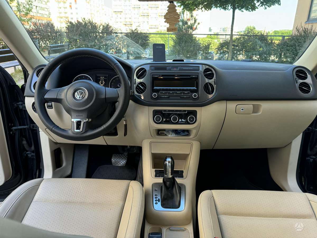Volkswagen Tiguan - 11