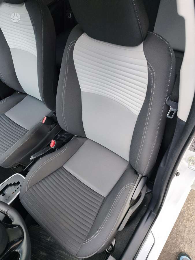 Toyota Yaris - 10