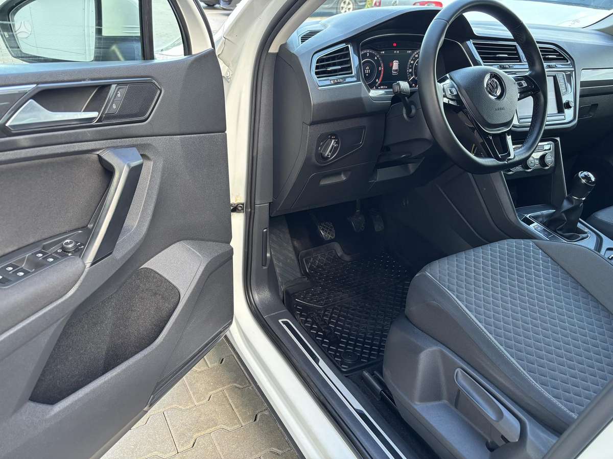 Volkswagen Tiguan - 10