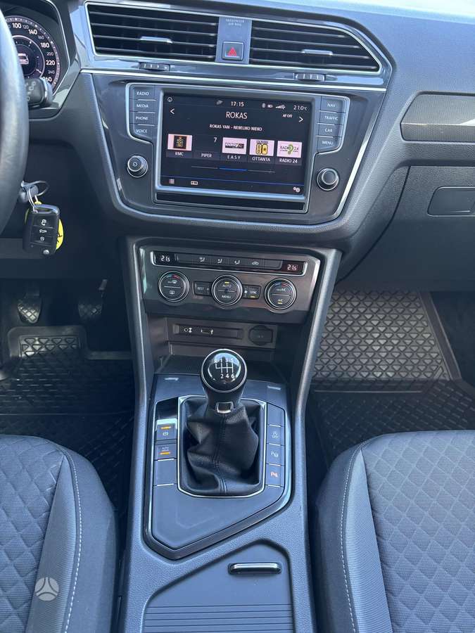 Volkswagen Tiguan - 11