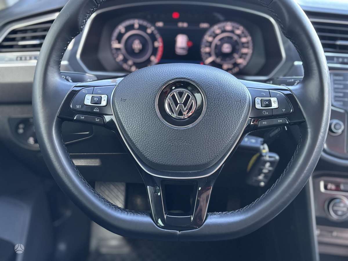 Volkswagen Tiguan - 12