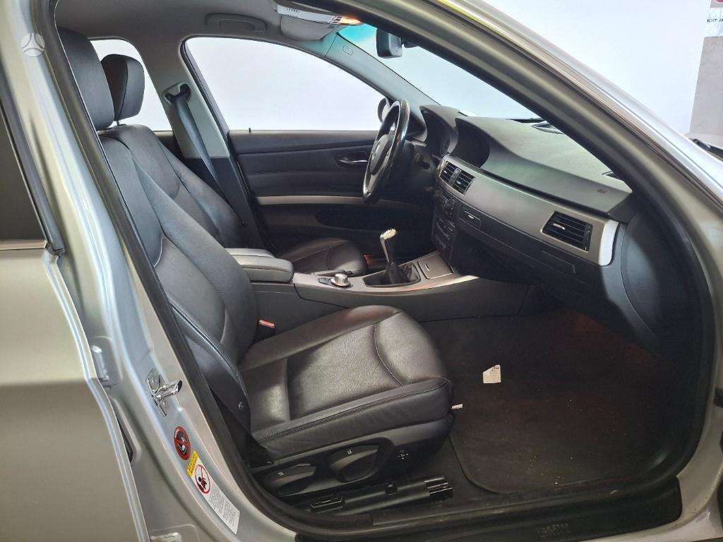 BMW 325, 2.5 l., Седан