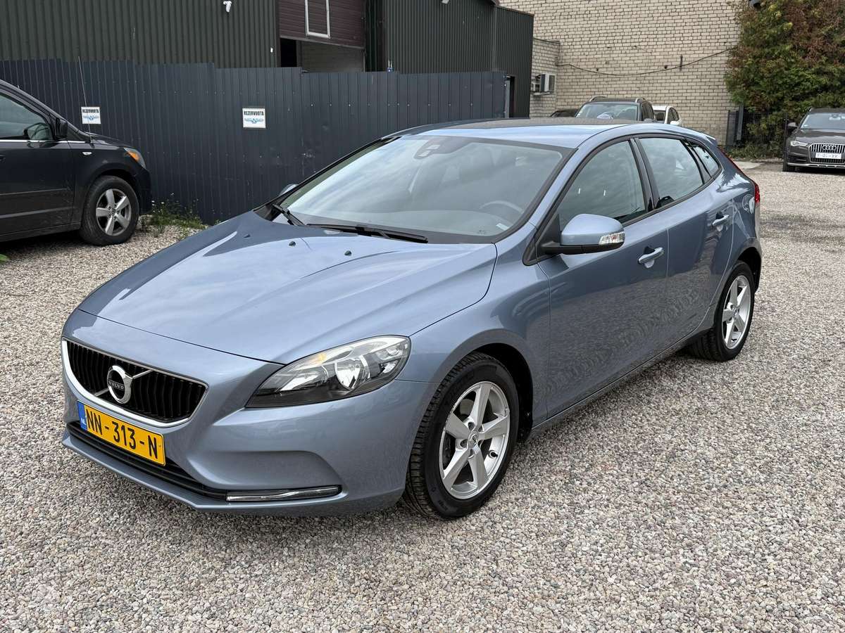 Volvo V40, 2.0 l., hatchback