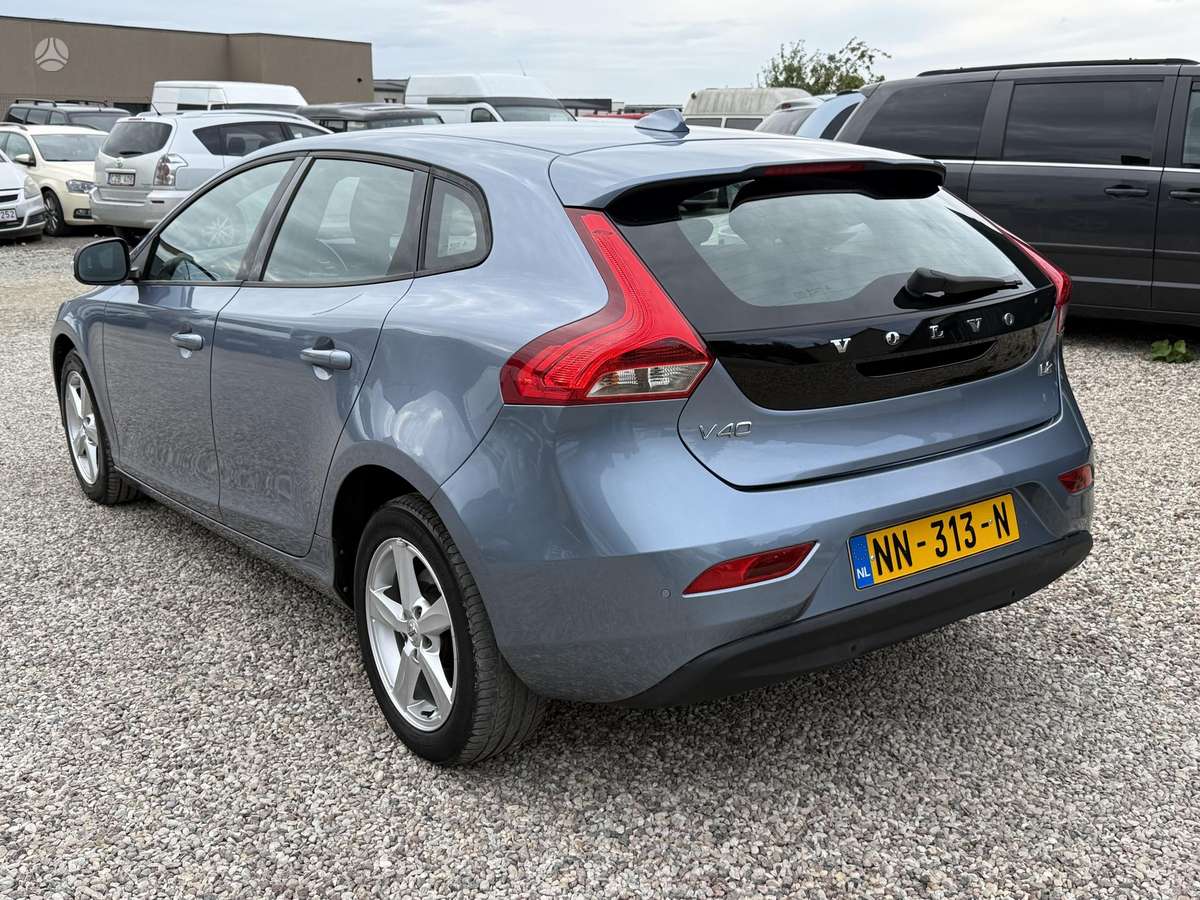 Volvo V40, 2.0 l., hatchback