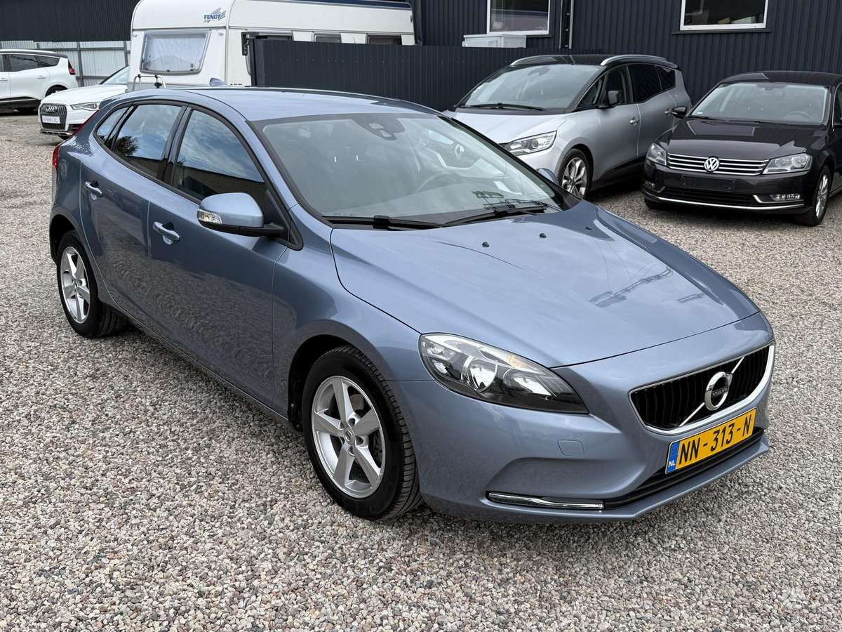 Volvo V40, 2.0 l., hatchback