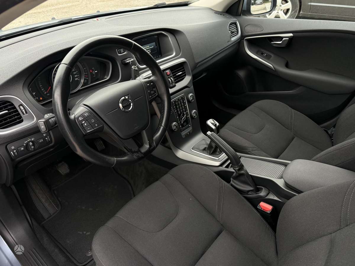Volvo V40, 2.0 l., hatchback