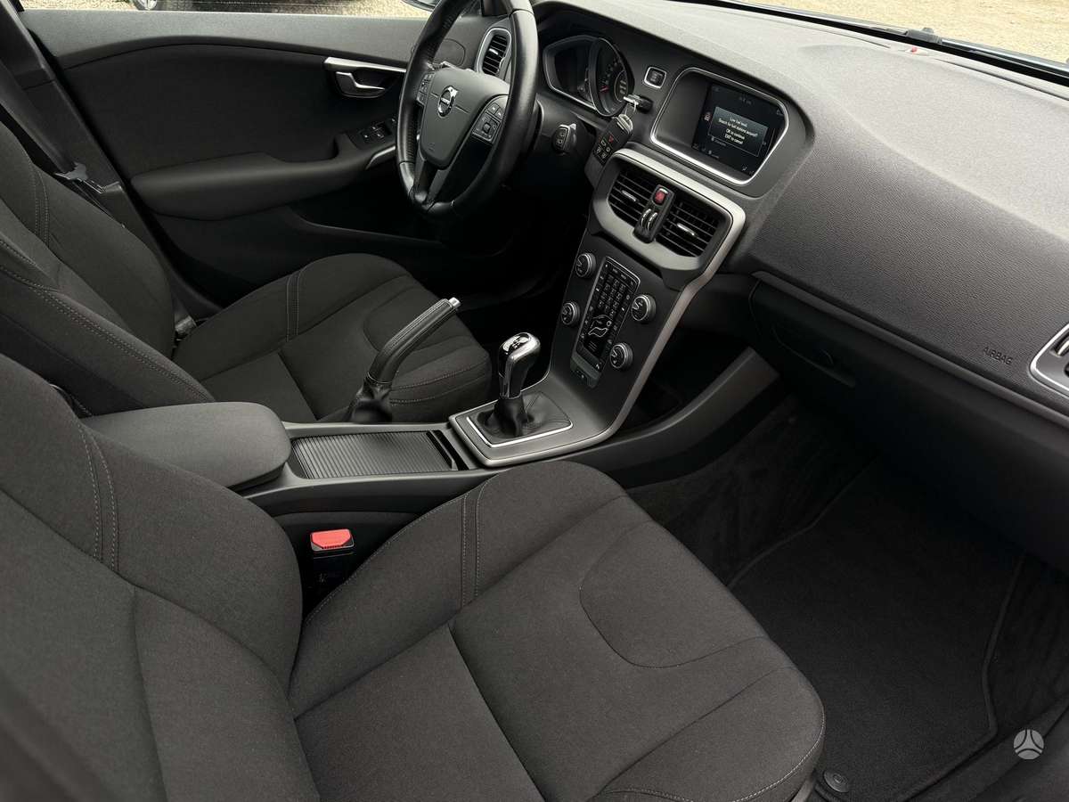 Volvo V40, 2.0 l., hatchback