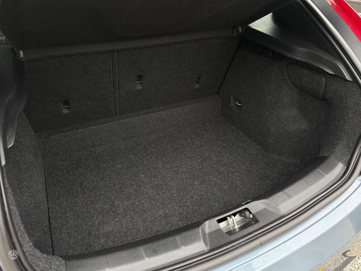 Volvo V40, 2.0 l., hatchback