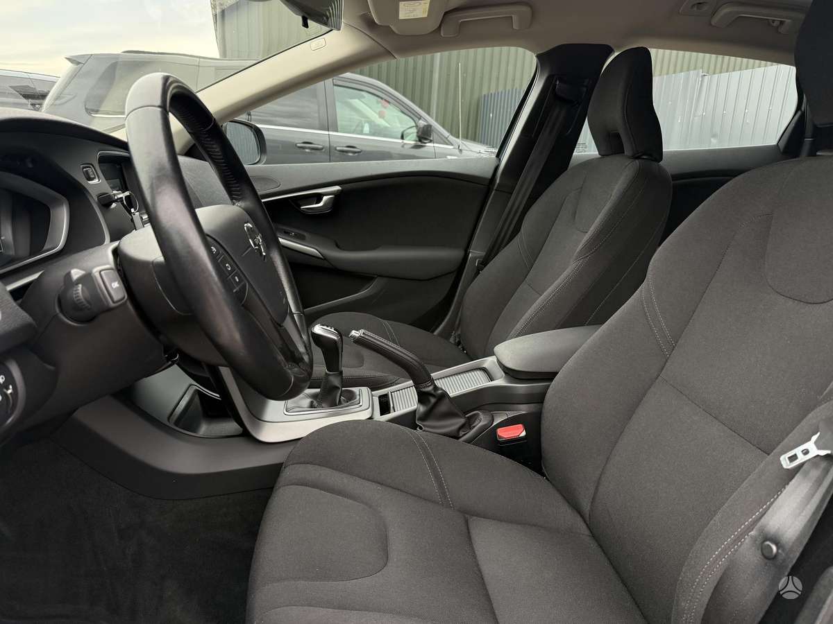Volvo V40, 2.0 l., hatchback