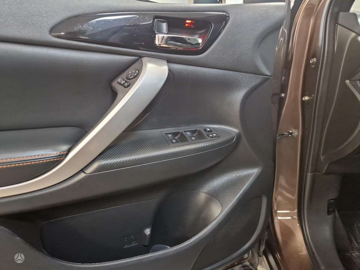 Mitsubishi Eclipse Cross, 1.5 l., off-road / crossover
