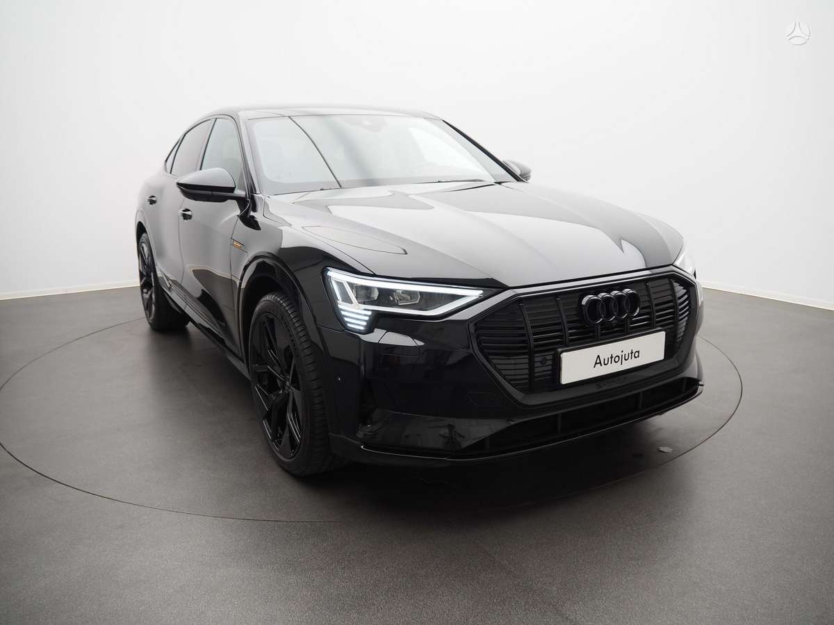 Audi e-tron, off-road / crossover