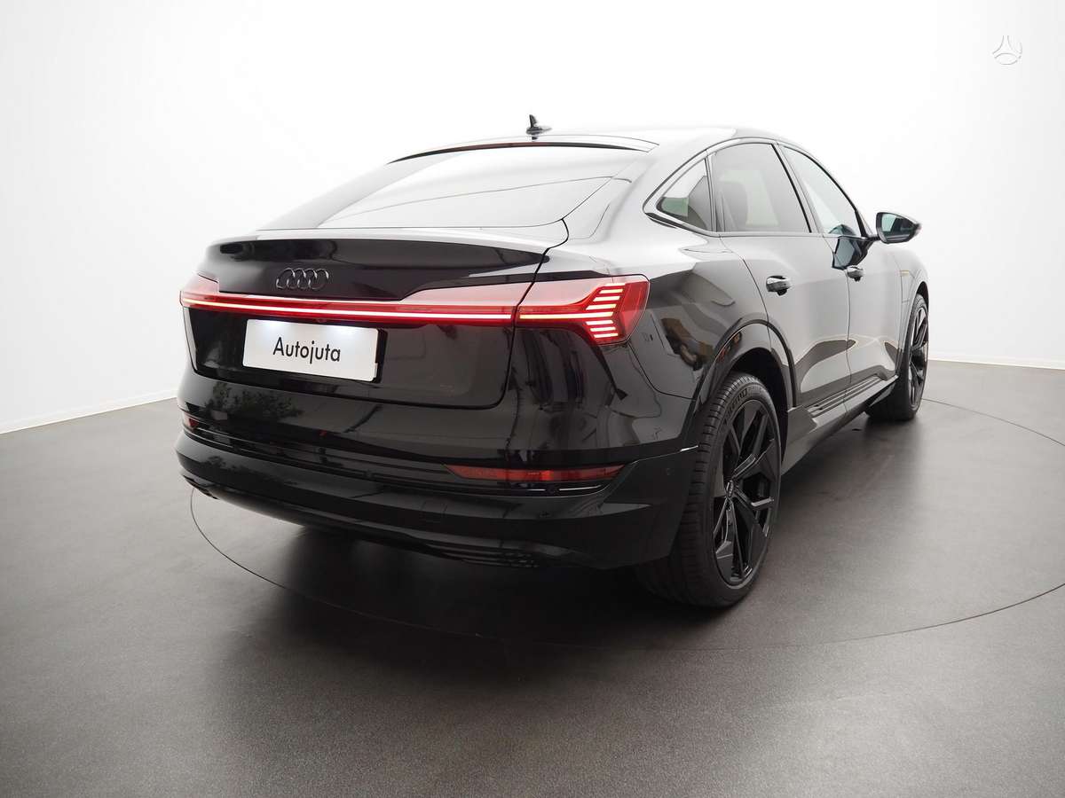 Audi e-tron, Внедорожник / Кроссовер