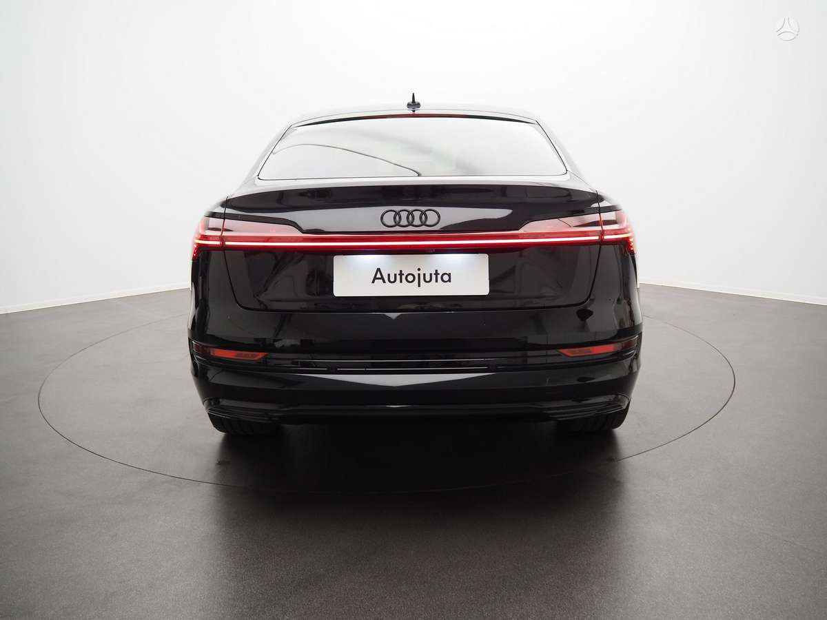 Audi e-tron, Внедорожник / Кроссовер