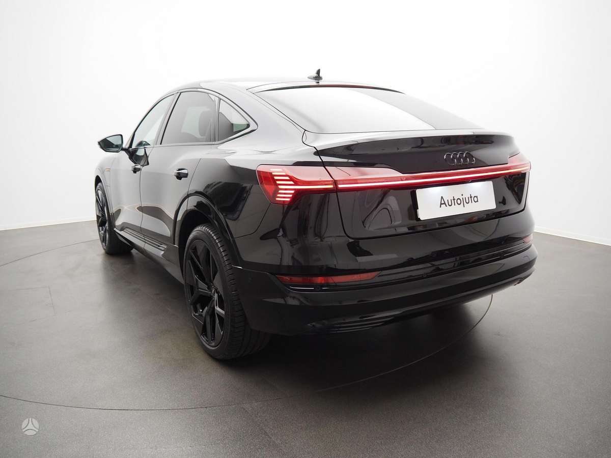 Audi e-tron, Внедорожник / Кроссовер
