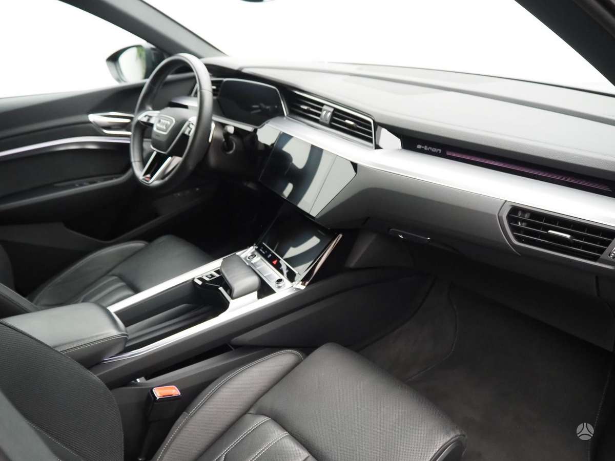 Audi e-tron, visureigis / krosoveris