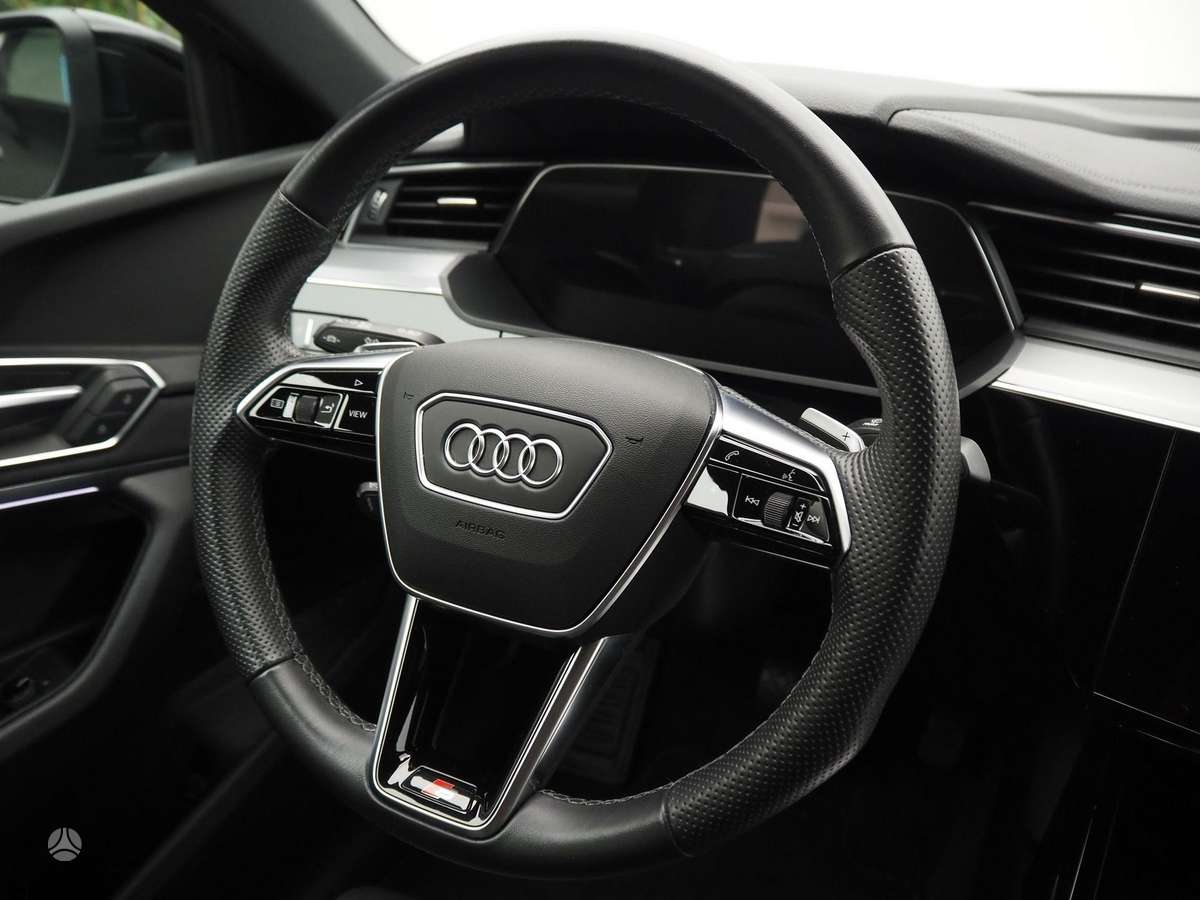 Audi e-tron, visureigis / krosoveris